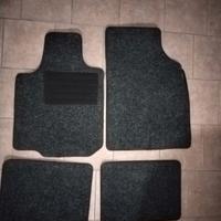 set di 4 tappetini per auto