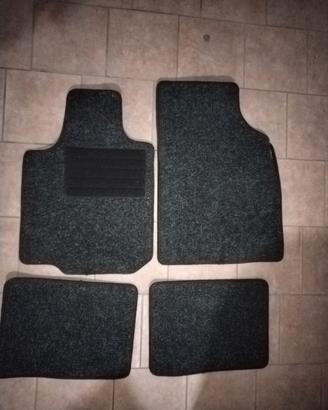 set di 4 tappetini per auto