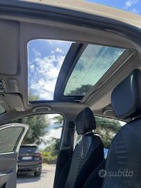 Lancia ypsilon versione platino