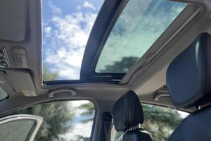 Lancia ypsilon versione platino