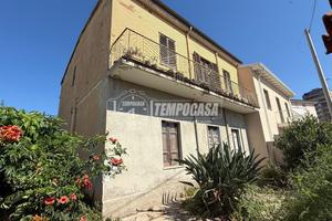 SEMI INDIPENDENTE CON DOPPIA ESPOSIZIONE