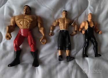 Action figures wrestling