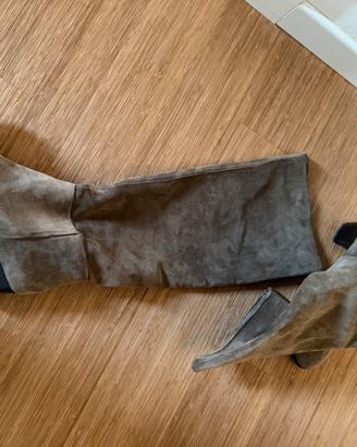 Stivale beige scamosciato
