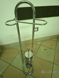 piantana per bagno con portarotolo