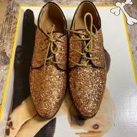 Scarpe con brillantini oro lacci