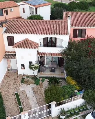 VILLA A SCHIERA A OLBIA