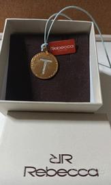 collana con ciondolo in acciaio lettera T 