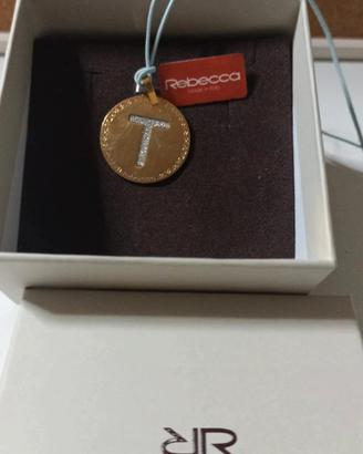 collana con ciondolo in acciaio lettera T 