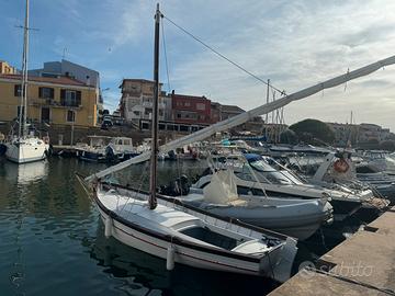 Barca in legno - Lancia a vela latina