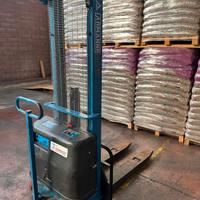 Elevatore elettrico usato portata 1.200 kg