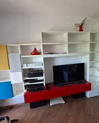 Libreria in legno bianco stile Mondrian