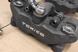 pinze tokico suzuki gsx-r 750 k7 interasse 108