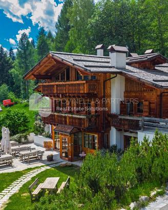 Suggestivo chalet moderno immerso nelle Dolomiti