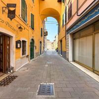 NEGOZIO A TOSCOLANO-MADERNO