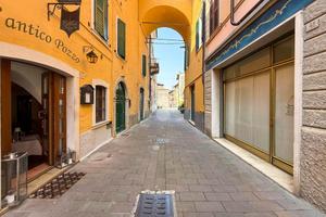 NEGOZIO A TOSCOLANO-MADERNO