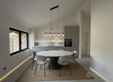 4 LOCALI A MEZZOLOMBARDO