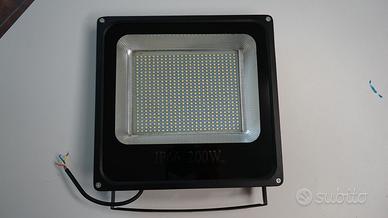 Faro proiettore a LED 220V 200W IP66