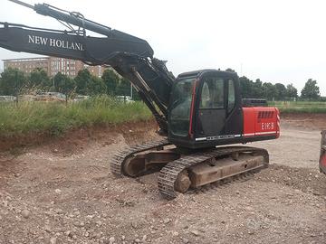 ESCAVATORE CINGOLATO NEW HOLLAND E195 USATO