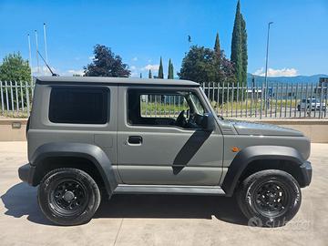 Suzuki Jimny 1.5 Pro – Grigio Islanda Metallizzato