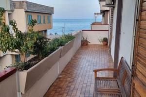 VIA SPIAGGIA 3 vani fronte mare