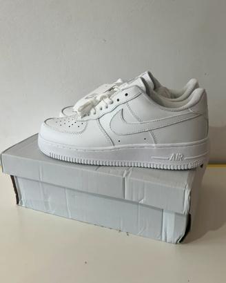 Nike Air Force 1 07 Classic Low-Top, Bianco / 40
