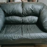 divano in pelle 160 cm nuovo mai usato.