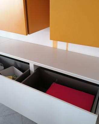 Parete attrezzata e cucina