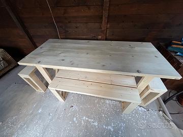 tavolo con panchine rustiche