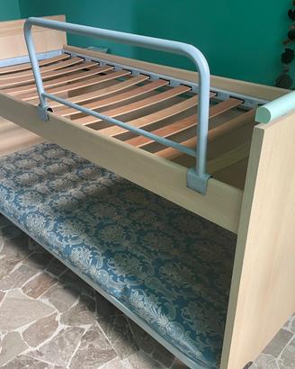 Letto a castello con un materasso