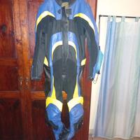 tuta casco guanti paraschiena scarpe moto e minimo
