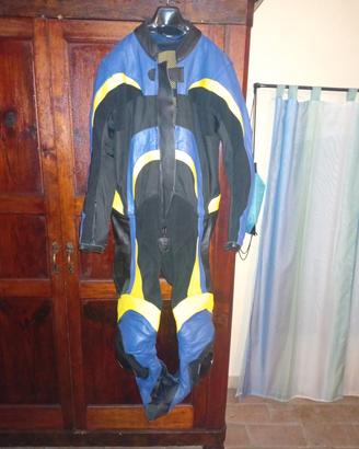 tuta casco guanti paraschiena scarpe moto e minimo