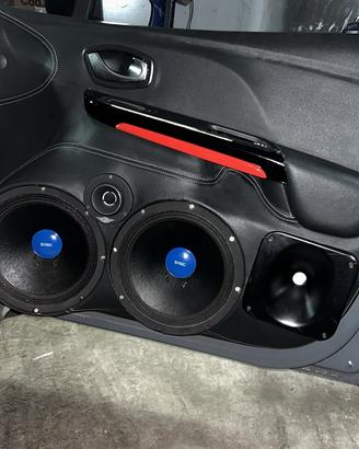 Pannelli Clio 4 con casse Steg e tweeter Cadence