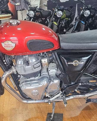 Royal Enfield - Interceptor 650 -