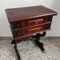 Mobiletto in arte povera