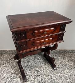 Mobiletto in arte povera