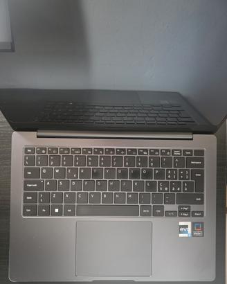  Samsung Galaxy Book3 Pro 14" (i7, 16GB, AMOLED) -
