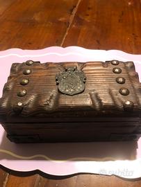 Piccolo scrigno di legno