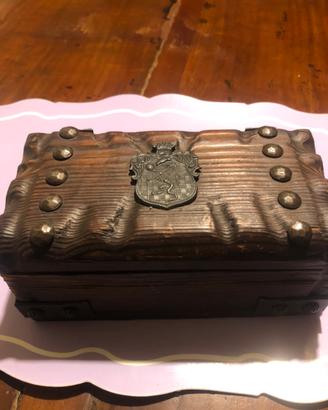 Piccolo scrigno di legno