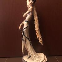 Dama con pavone Capodimonte by G. Armani