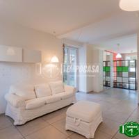 LUMINOSO UFFICIO IN PALAZZINA DEL 2017 CON GIARDIN