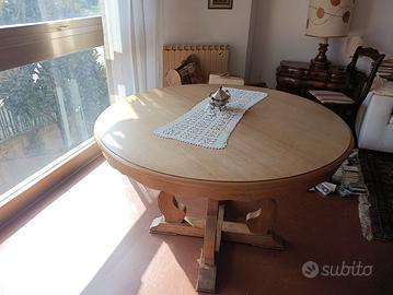 Tavolo e 4 seggiole