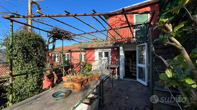 CASA SEMINDIPENDENTE A SAN COLOMBANO CERTENOLI