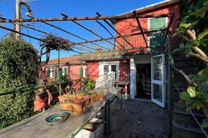 CASA SEMINDIPENDENTE A SAN COLOMBANO CERTENOLI
