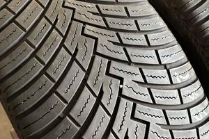 235 55 19 Pirelli 4 stagioni, compreso montaggio 8