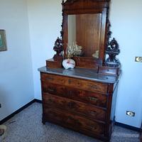 Comò in stile vittoriano