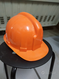 Casco lavoro e scarpe antinfortunistica beta