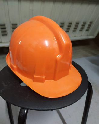 Casco lavoro e scarpe antinfortunistica beta