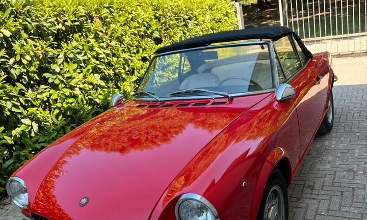 Fiat 124 Spider