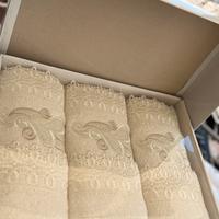 Set asciugamani ricamati