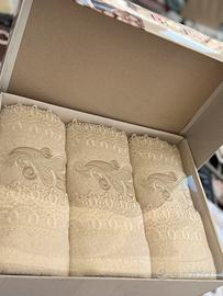 Set asciugamani ricamati